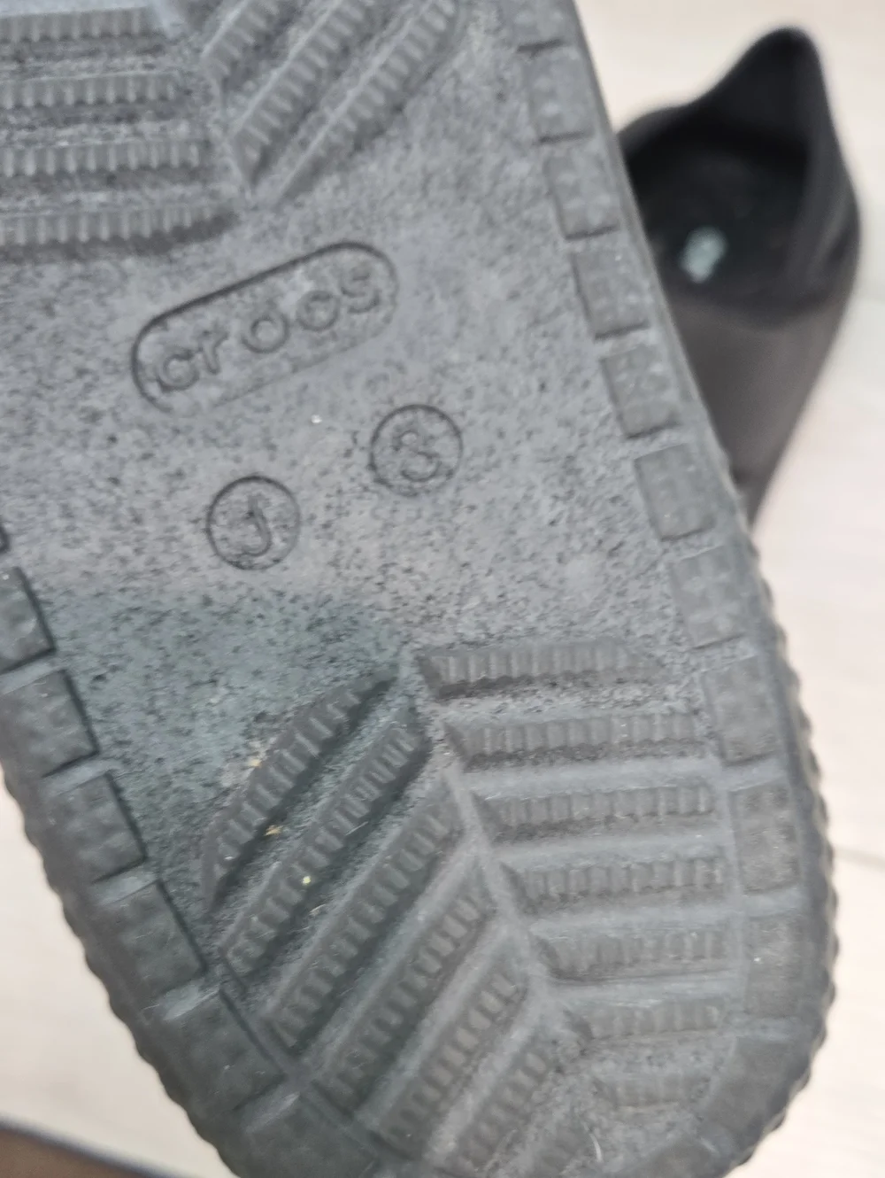 Crocs Big Kids Junior Quilted Boys Black Slip-On Puffer Shoes Clog Sz J3